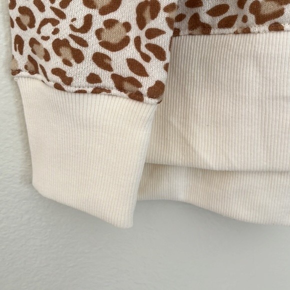 Time and Tru Woman’s Leopard Animal Print Sweatshirt NWT - Picture 4 of 10